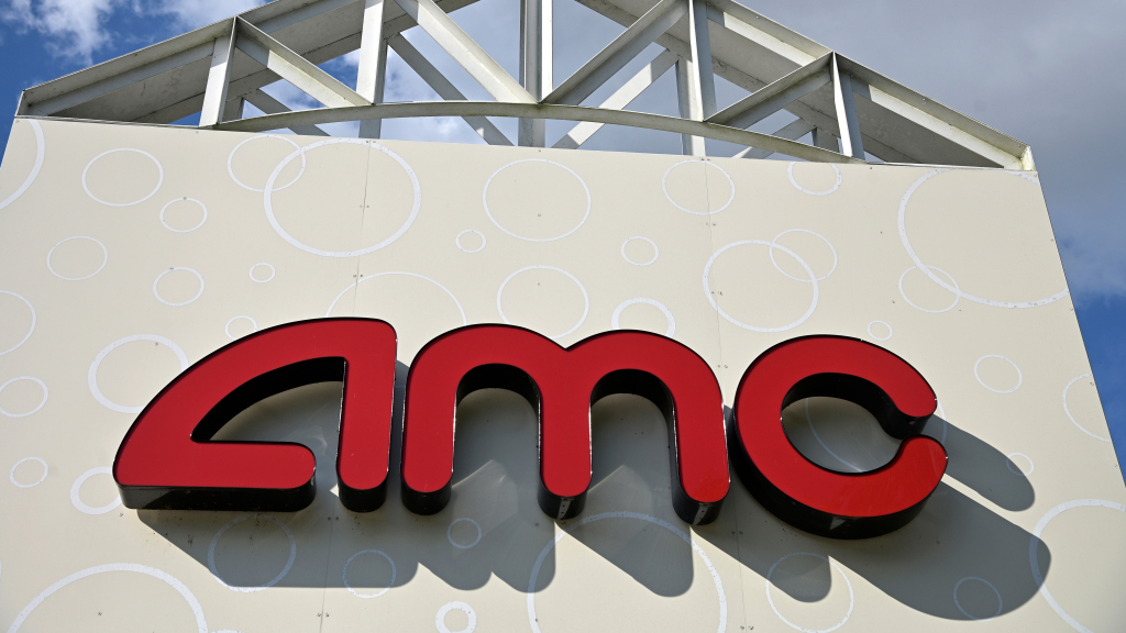 Bold or Reckless? Movie Business Debates AMC and Universal’s Early VOD Deal
