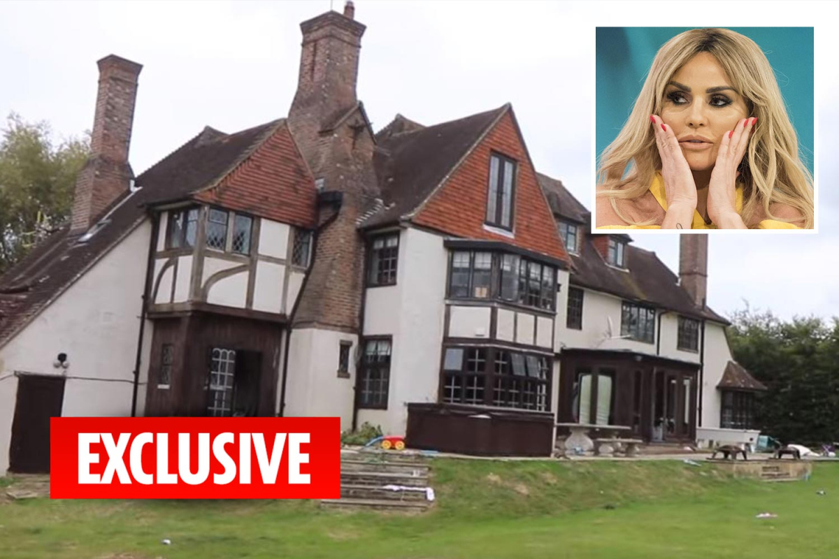 Katie Prices Mucky Mansion Set On Fire Leaving Firefighters To Tackle