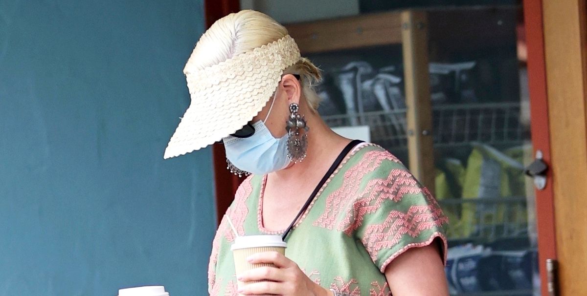 Katy Perry Wore a Green Caftan and Slides in First Photographed Outing Since Welcoming Baby Daisy