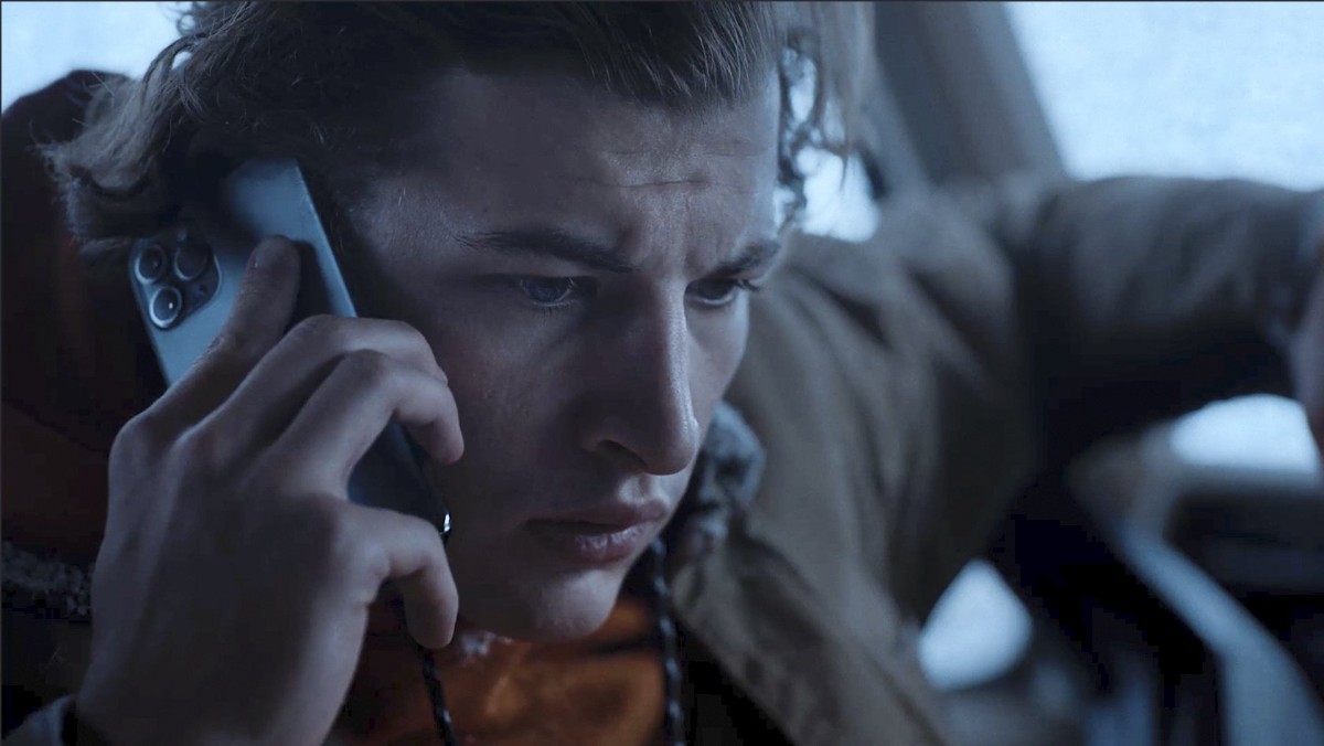 Wireless’: Zach Wechter & Steven Soderbergh Crack The Quibi Code With An Engrossing, Addictive & Innovative Thriller [Review]