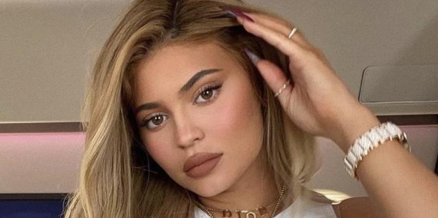 Here’s Kylie Jenner With a Short Brown Pixie Cut, Looking a Lot Like Kris Jenner