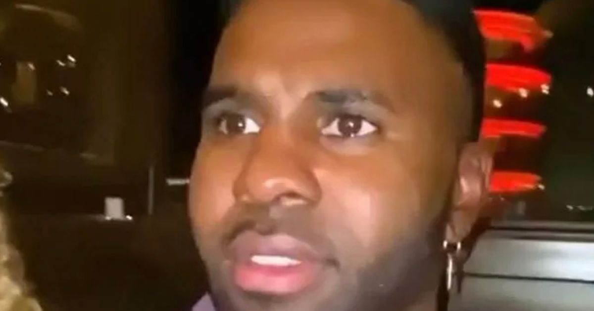 Jason Derulo shows off jaw-dropping drinks bill after buying round for entire bar