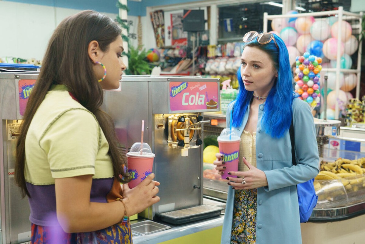 ‘Pink Skies Ahead’: Kelly Oxford’s Debut Is Charming And Irresistible [AFI Review]