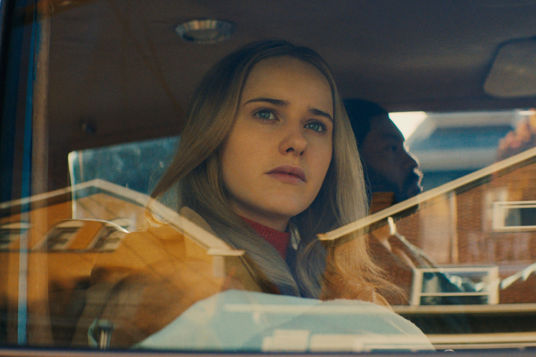 Rachel Brosnahan Is a New Mom Trying to Outmaneuver Crooks in ‘I’m Your Woman’ Trailer