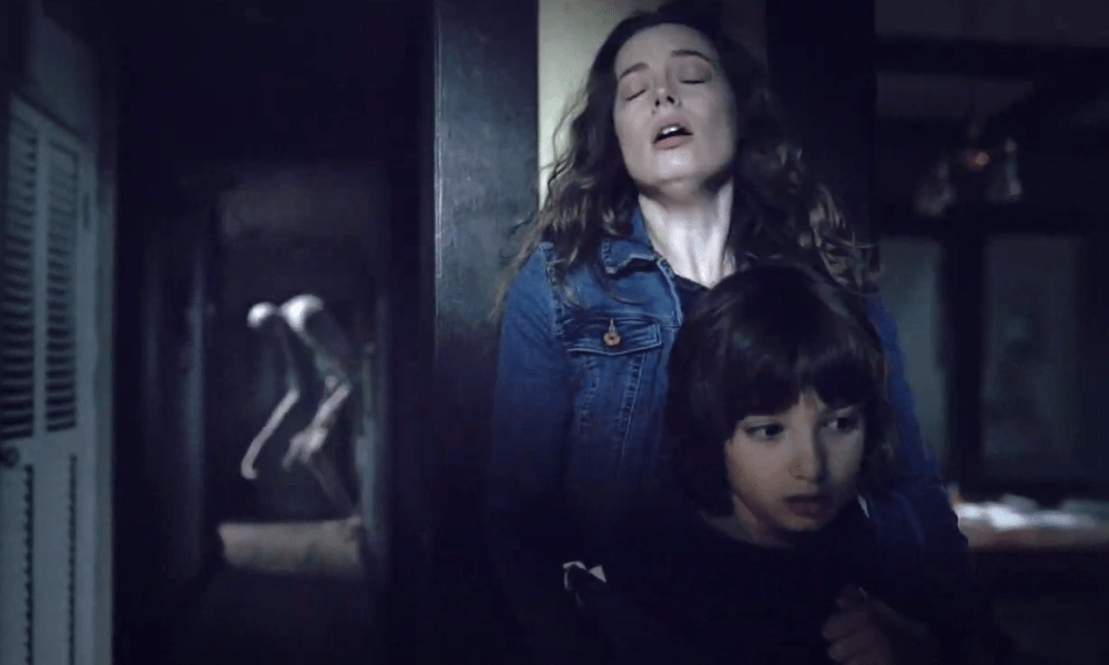 [Review] ‘Come Play’ Applies Scare-Filled Creepypasta Horror to Family Drama