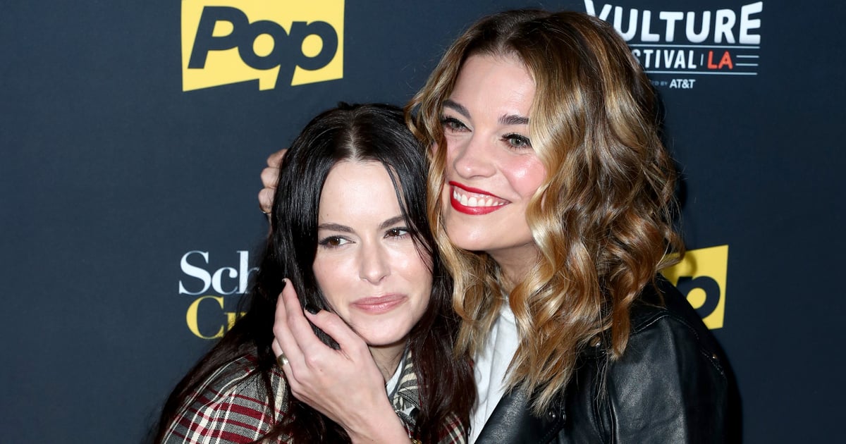 We’re Just a Little Bit Obsessed With Annie Murphy and Emily Hampshire’s IRL Friendship