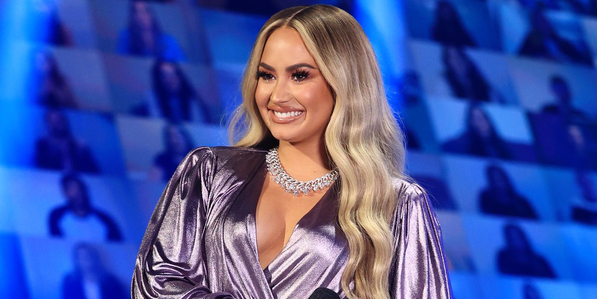 Demi Lovato Joked About Getting “Unengaged” to Max Ehrich at the People’s Choice Awards