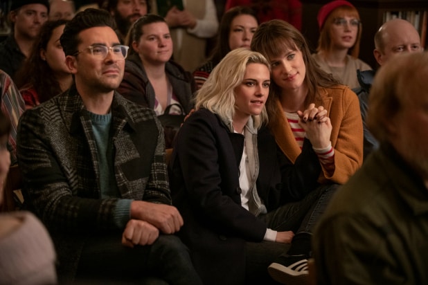 ‘happiest Season Film Review Kristen Stewart Makes Merry In Lgbt Christmas Farce Cooncel 