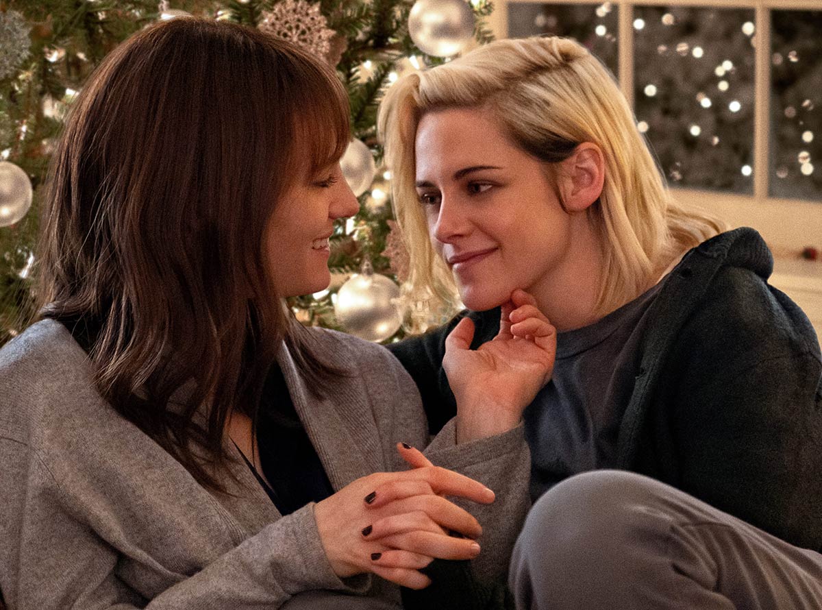 ‘Happiest Season’: Kristen Stewart & Mackenzie Davis Shine Bright In A Coming Out Xmas Romcom [Review]