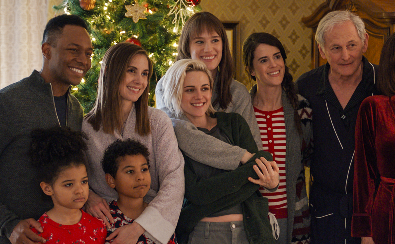 Happiest Season Review: Kristen Stewart and Mackenzie Davis Make Christmas Classic