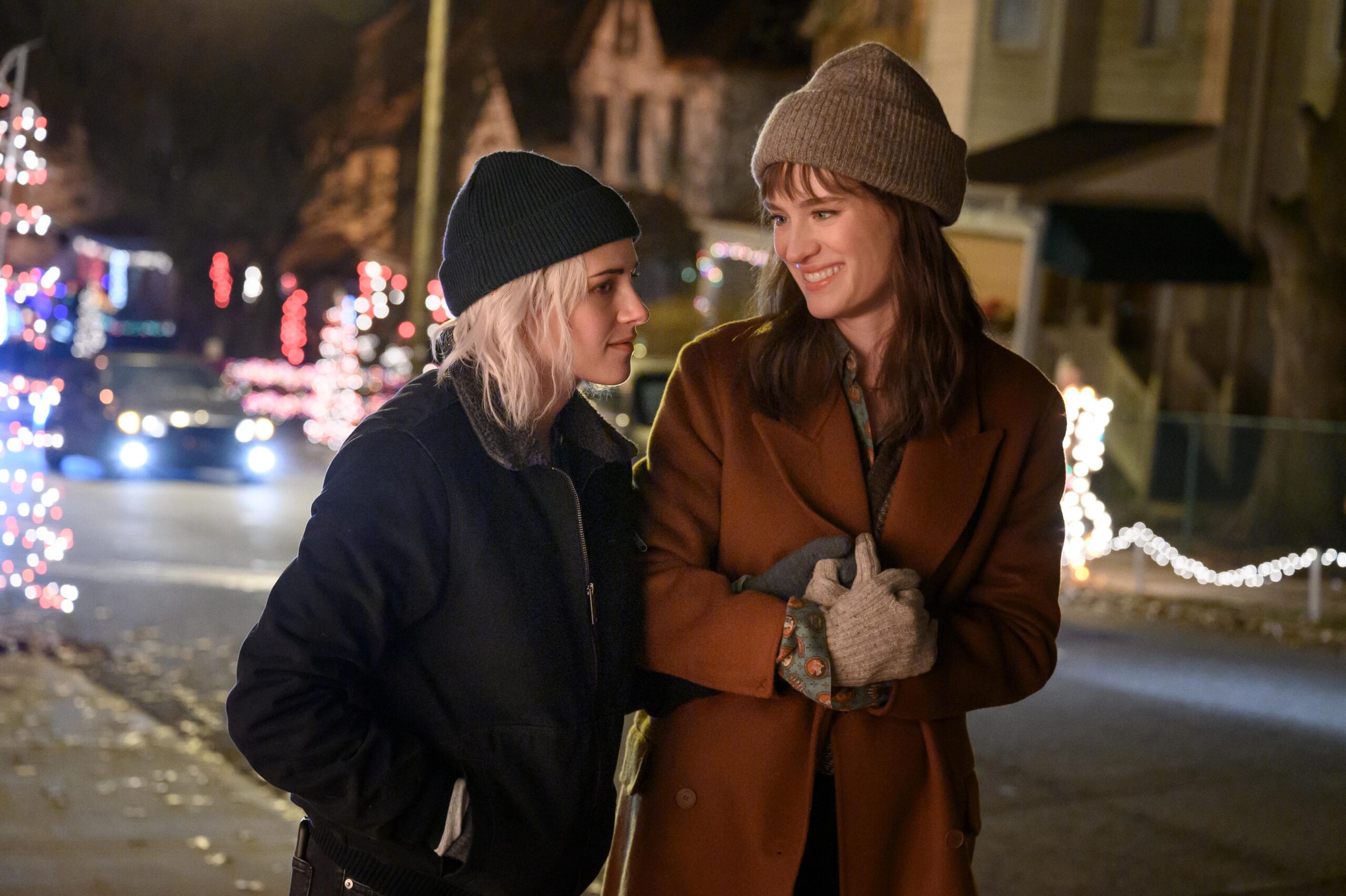 ‘Happiest Season’ Review: Kristen Stewart and Mackenzie Davis Star in Vanilla Lesbian Rom-Com