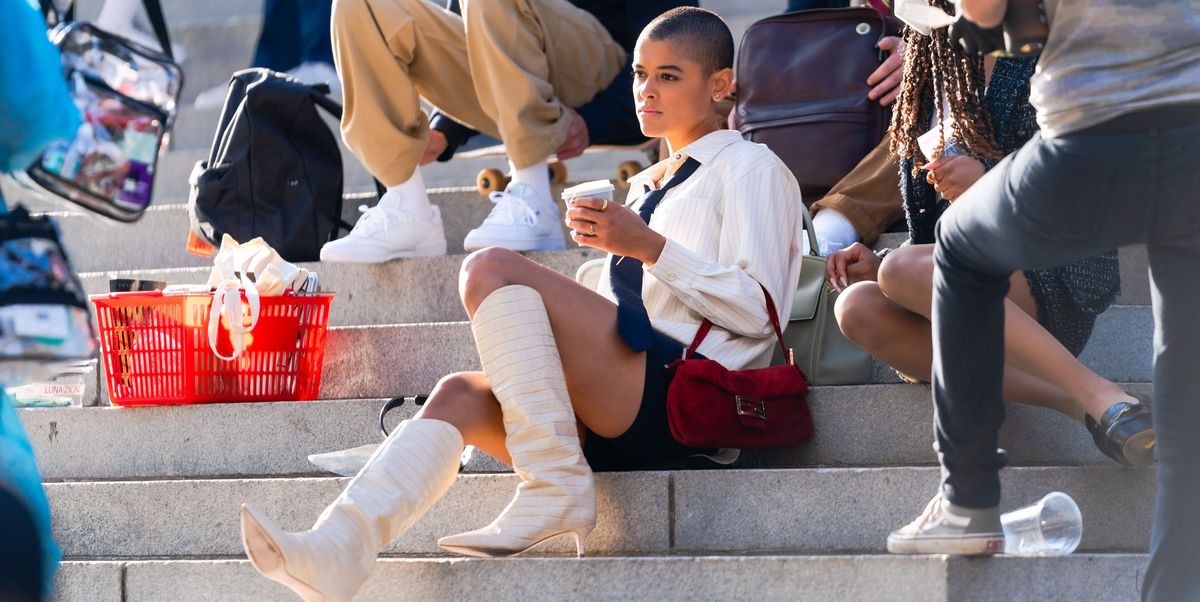 Jordan Alexander’s Uniform in the Gossip Girl Reboot Exudes New York City Cool Girl