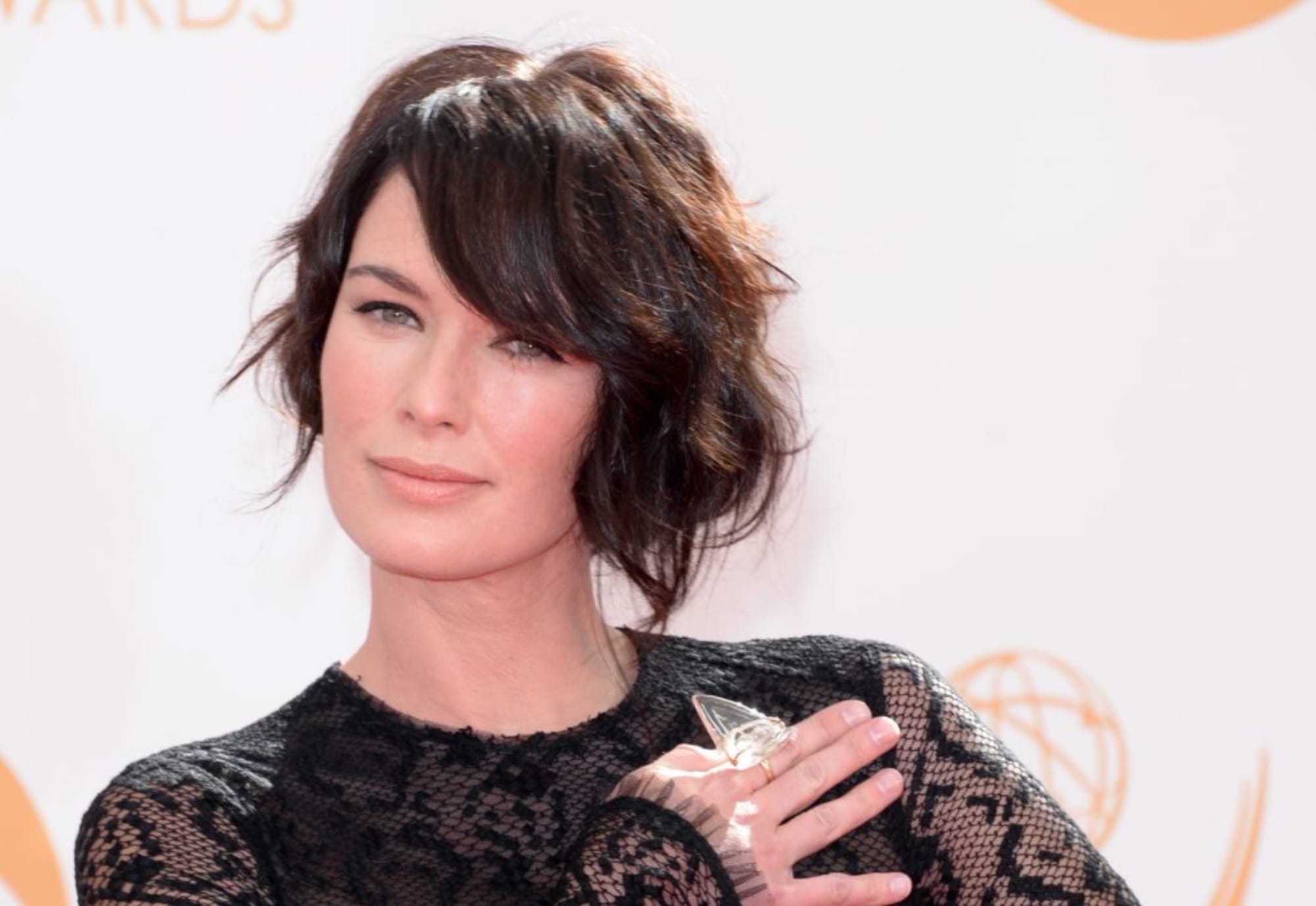 Lena Headey dating an Ozark star, Kit Harington criticizes British government, and more