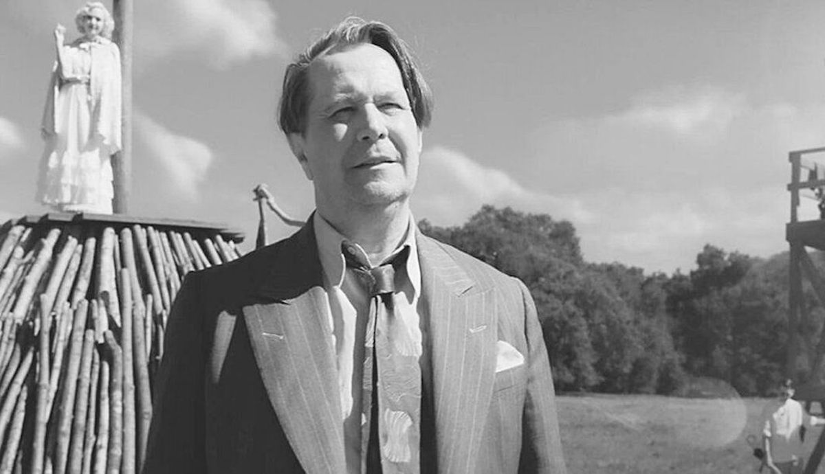 Mank Review: David Fincher Challenges Orson Welles