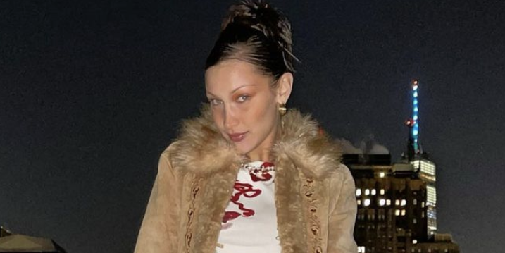 Bella Hadid Just Posed in a Cropped T-Shirt on a Snowy Rooftop in New York
