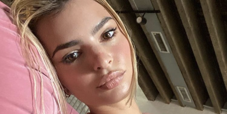 Emily Ratajkowski Shares a Glowing Throwback Selfie from the Day She Found Out She Was Pregnant