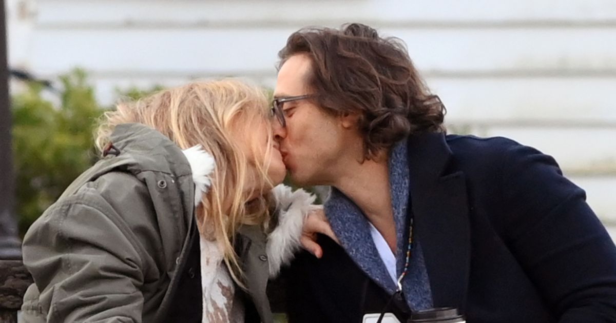 Gwyneth Paltrow enjoys rare PDA-fest with her husband Brad Falchuk on park bench