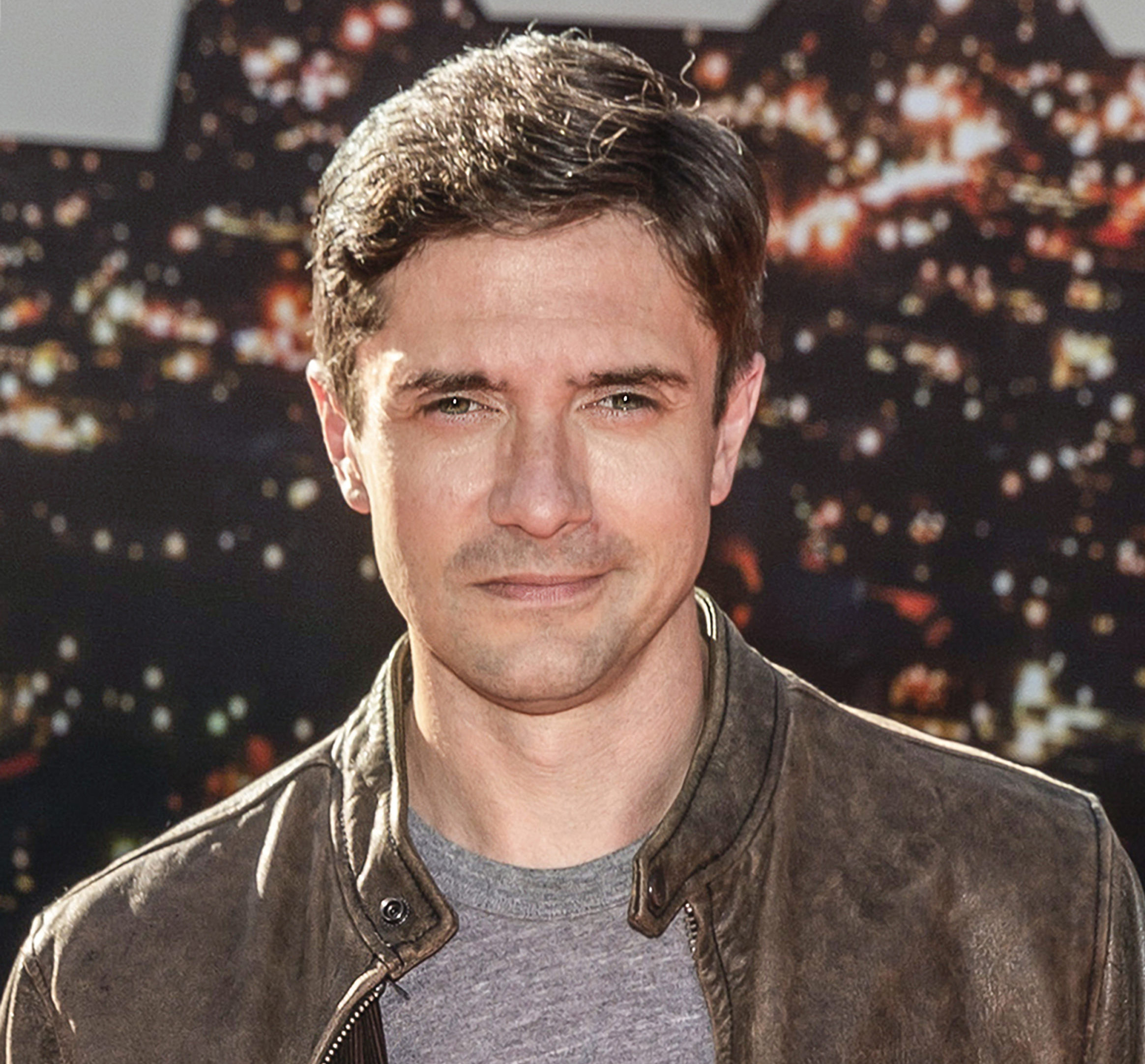 Home Economics: ABC Orders Siblings Comedy Starring Topher Grace