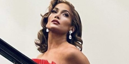 Jennifer Lopez Channels Mrs. Claus in a Bright Red Strapless Gown