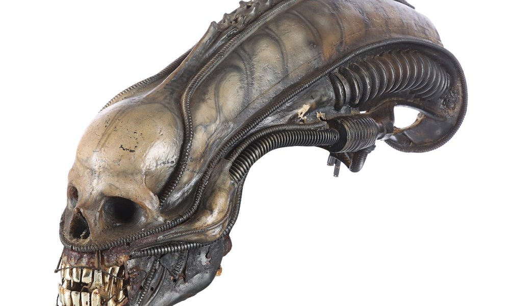 Mechanical Xenomorph Head from Ridley Scott’s ‘Alien’ Sells at Auction for ,750; ‘The Omen’ Hero Dagger for ,125