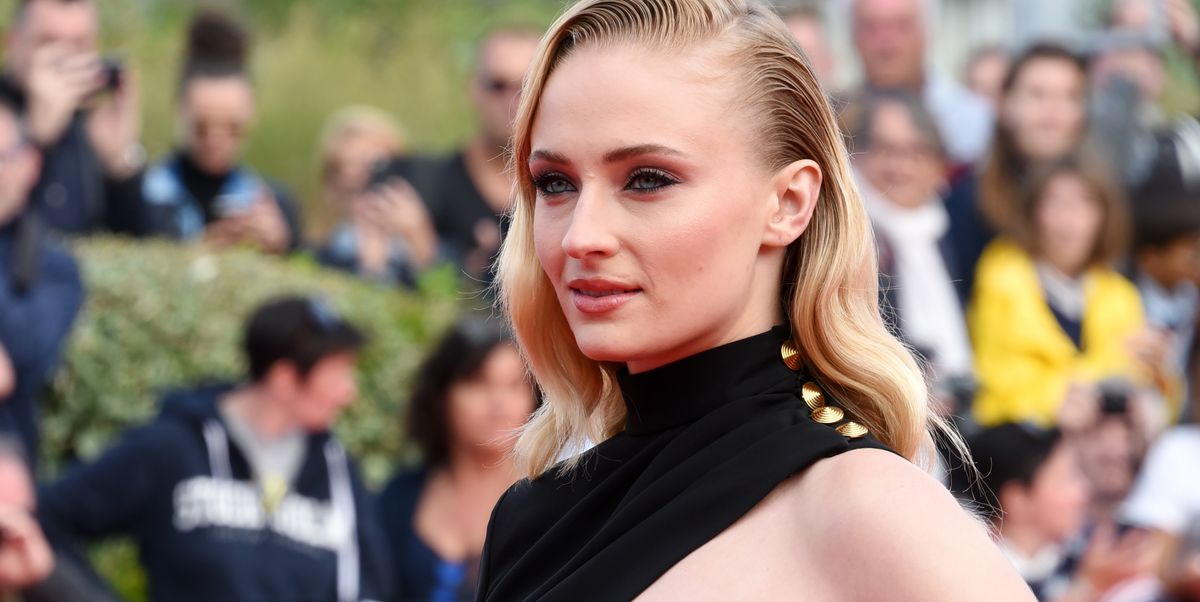 Sophie Turner Says She Wore a Mask While Giving Birth, So You Can Wear One at Stores
