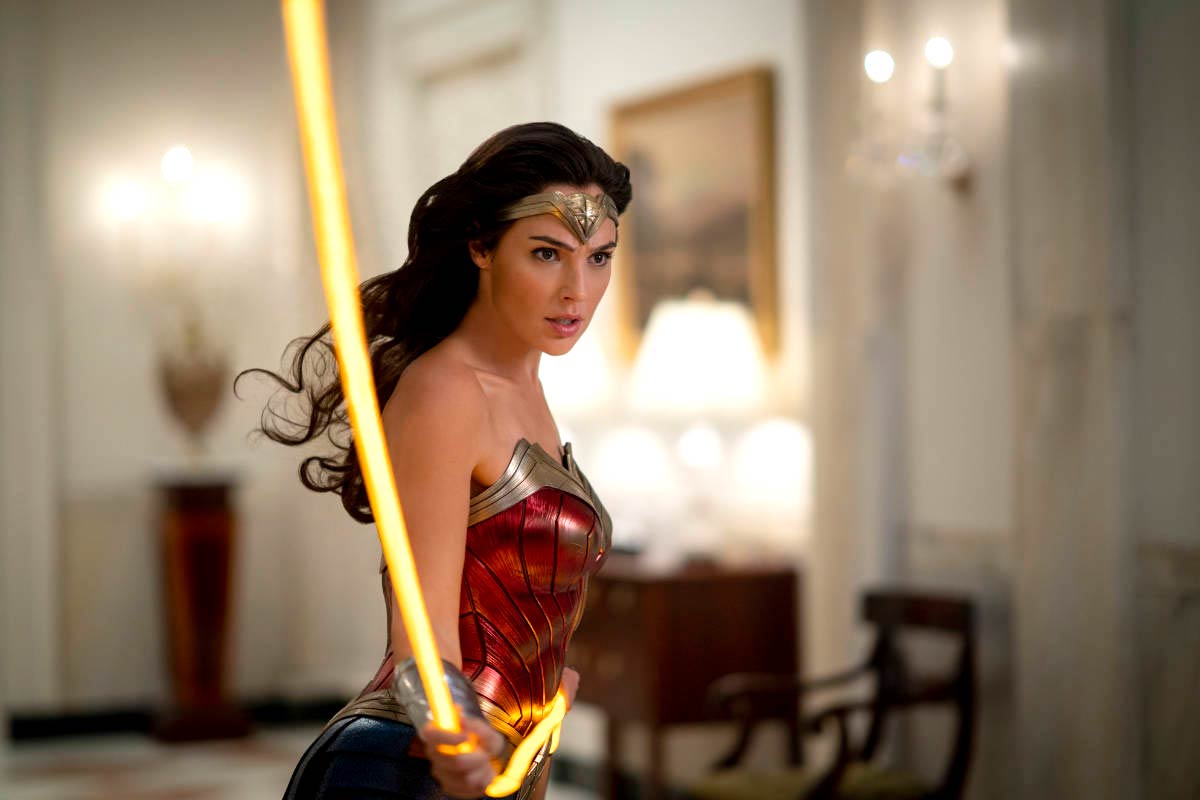 ‘Wonder Woman 1984’ Dreams Big, But Wishes It’s Something It’s Not: Compelling [Review]
