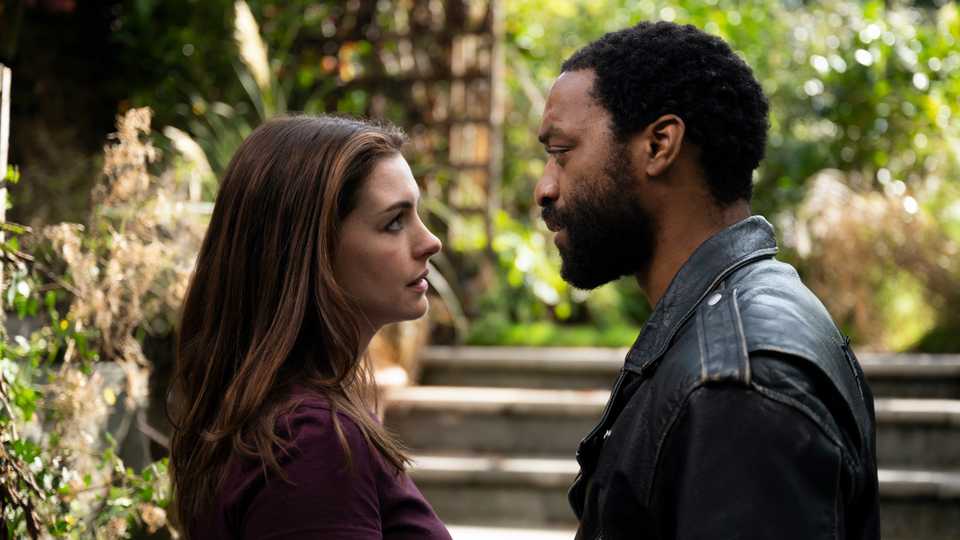Anne Hathaway And Chiwetel Ejiofor Plan A Heist In The Locked Down Trailer