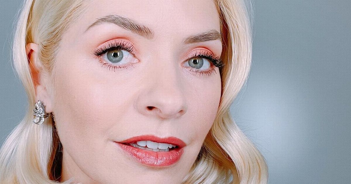 Holly Willoughby is ‘instantly beautiful’ in last look at controversial DOI dress