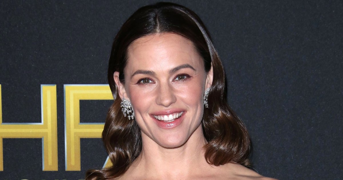 Jennifer Garner Hilariously Responds to Bikini-Clad Influencer’s Snowy Video: ‘Does She Need Soup?’