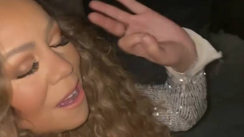 Mariah Carey Forgets Lyrics In New Year’s Eve Auld Lang Syne Rendition