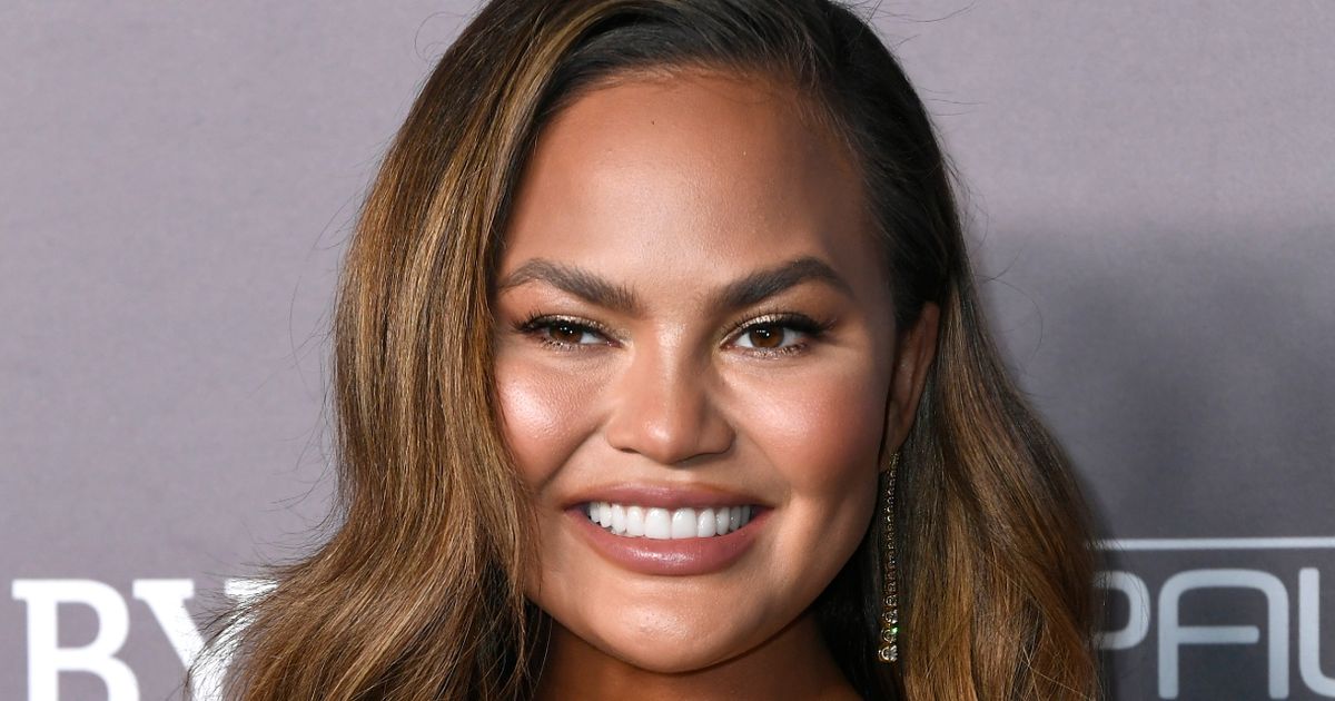 Chrissy Teigen bravely shows off scarred figure following endometriosis surgery