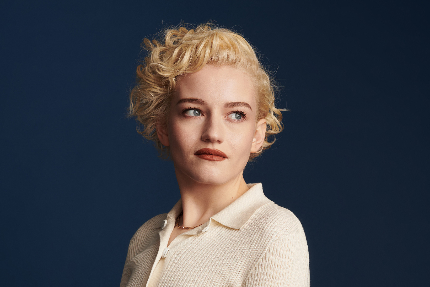 The Quiet Confidence of Julia Garner