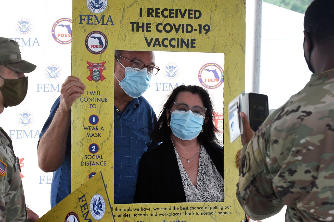 People who are vaccinated don’t need to wear masks during many outdoor activities, CDC says