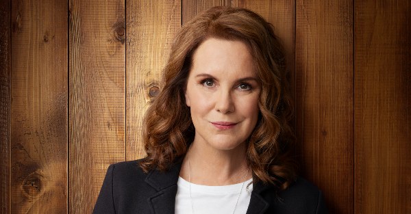 Elizabeth Perkins’ 5 Things To Know About The Moodys Season 2