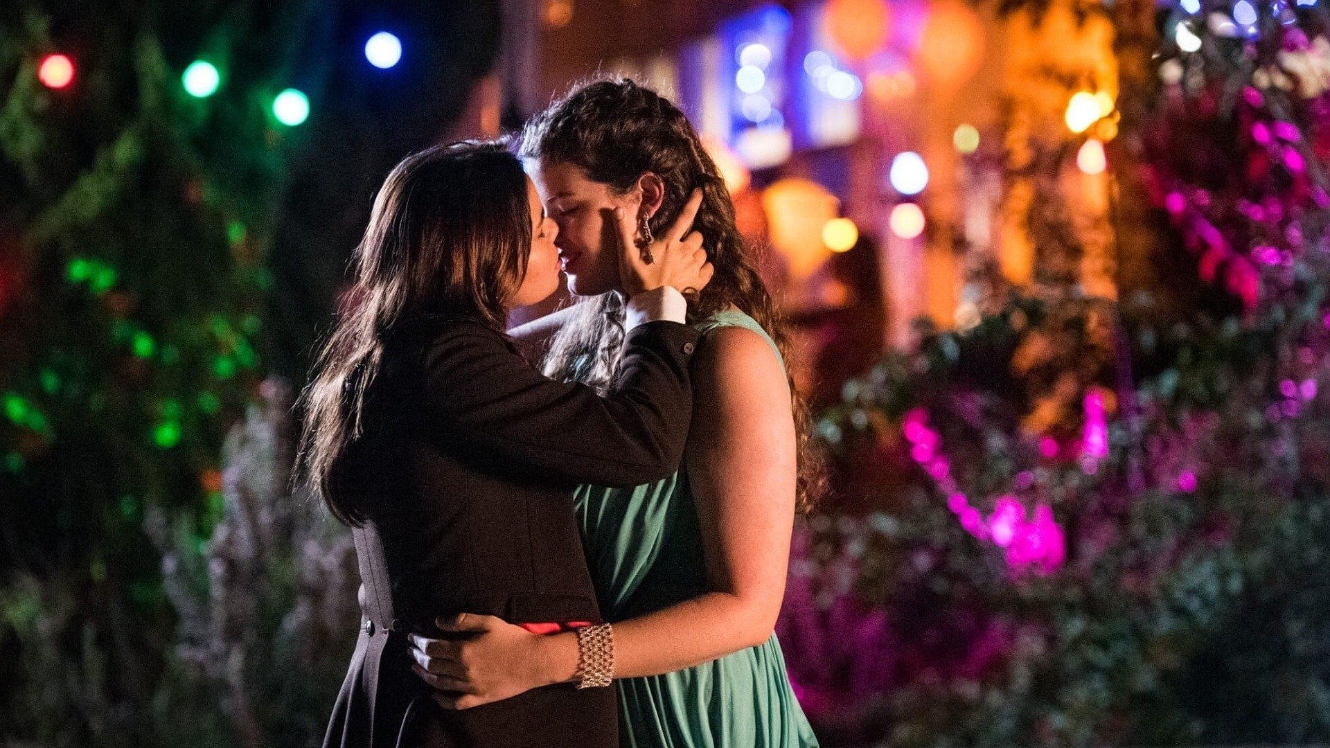 Ellie & Abbie (& Ellie’s Dead Aunt) Ending Explained [SPOILER!]
