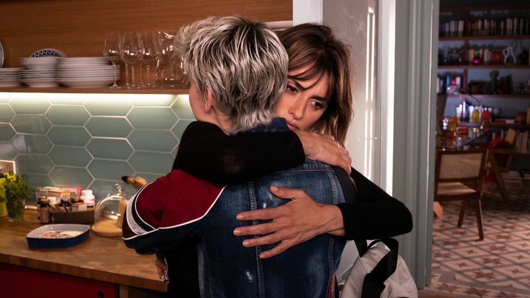 Parallel Mothers Ending Explained [SPOILER!]