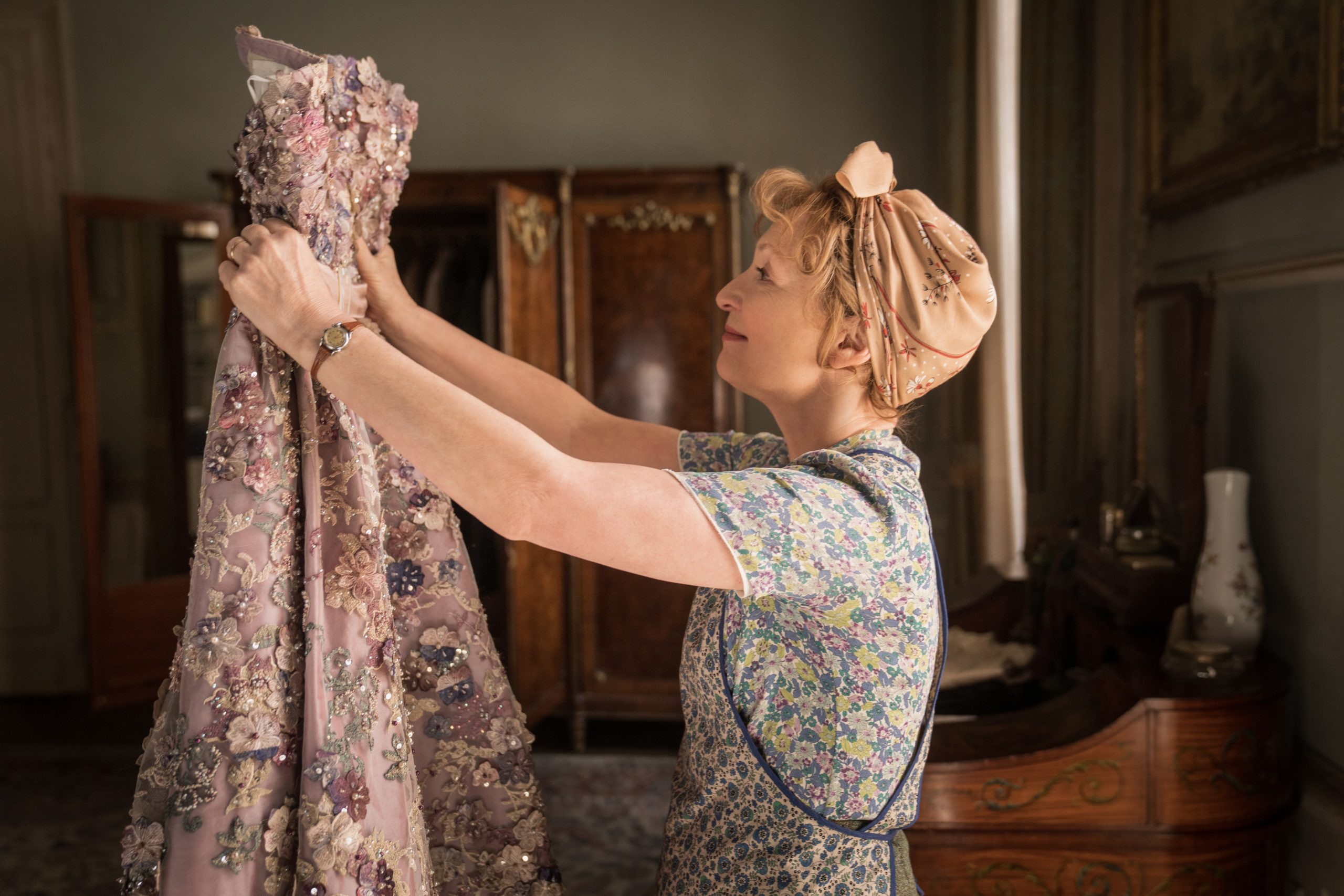 Mrs. Harris Goes To Paris Ending Explained [SPOILER!]